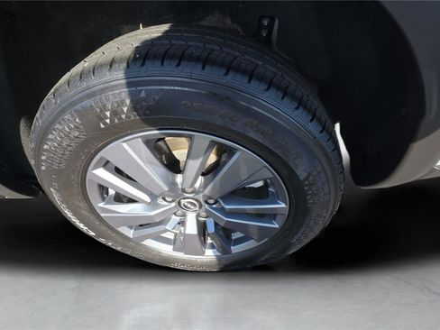 Used 2025 Nissan Pathfinder SV image 23