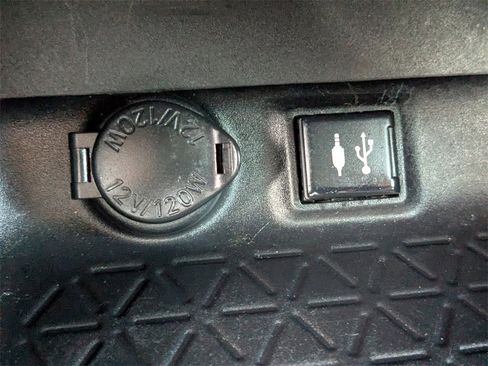 Used 2019 Toyota RAV4 LE image 21