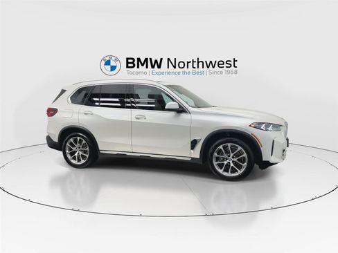 Used 2024 BMW X5 xDrive40i w/ Premium Package image 5