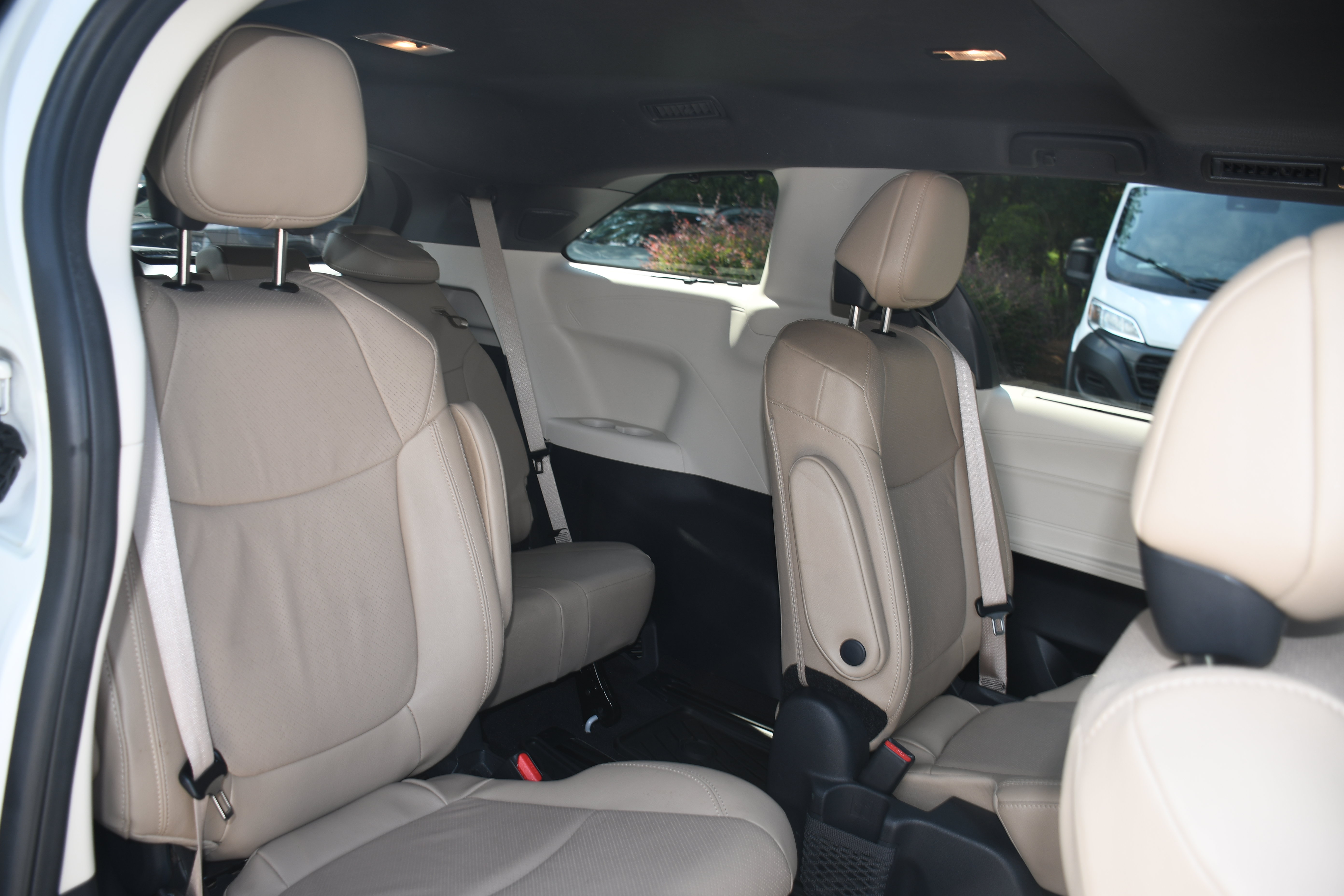 Certified 2024 Toyota Sienna Limited FWD image 21