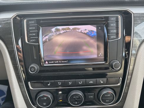 Used 2016 Volkswagen Passat 1.8T SE w/ Lighting Package (P06) image 23