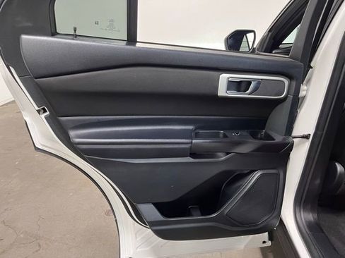 Used 2020 Ford Explorer XLT image 19