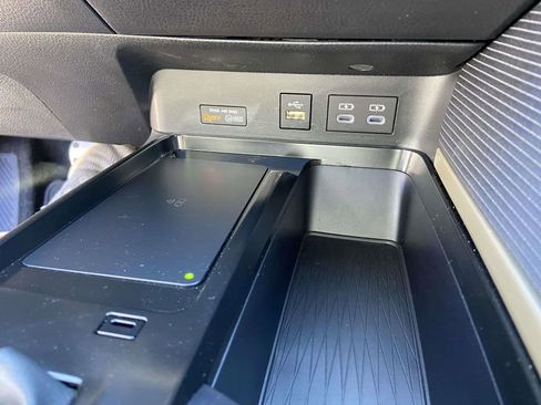 Used 2025 Toyota Camry SE w/ Multimedia Upgrade Package image 25