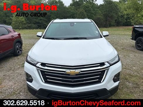 Used 2023 Chevrolet Traverse LT w/ LT Premium Package FWD image 2
