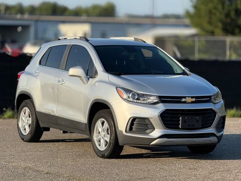 Used 2019 Chevrolet Trax LT w/ LT Convenience Package AWD/4WD image 1
