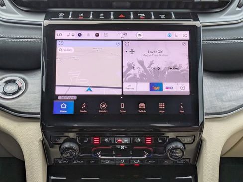 New 2025 Jeep Grand Cherokee Limited w/ Luxury Tech Group II RWD image 18