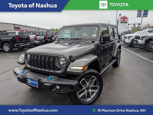 Used 2024 Jeep Wrangler Unlimited w/ Convenience Group AWD/4WD image 1
