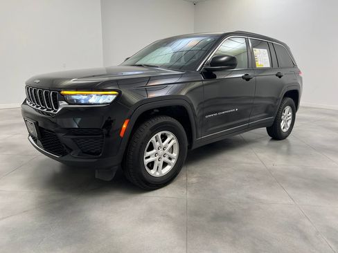 Used 2024 Jeep Grand Cherokee Laredo RWD image 4