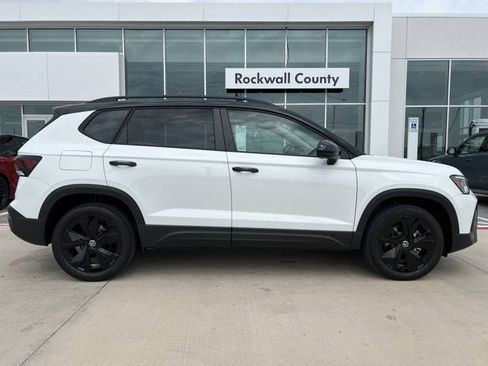 New 2025 Volkswagen Taos SE image 7