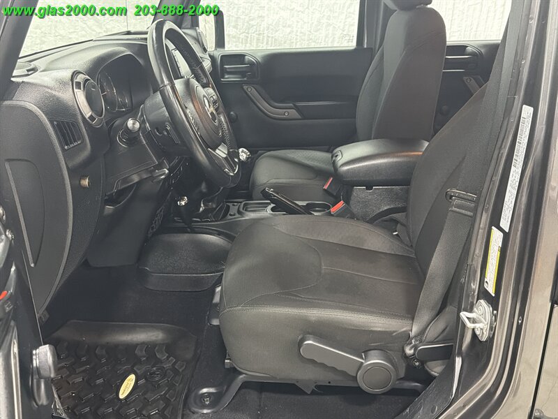 Used 2017 Jeep Wrangler Unlimited Sport w/ Connectivity Group AWD/4WD image 26