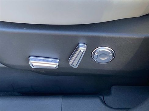 New 2026 Lincoln Nautilus Premier image 13