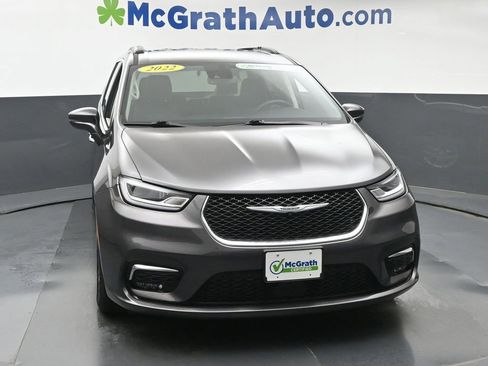 Used 2022 Chrysler Pacifica Touring-L FWD image 4