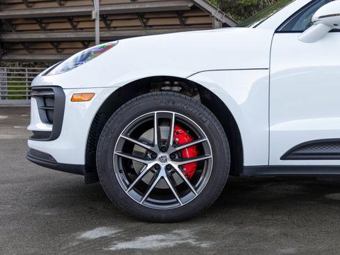 Certified 2023 Porsche Macan S image 13