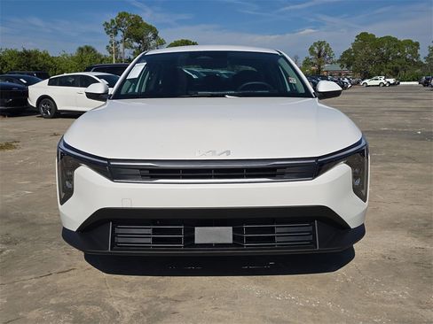 New 2025 Kia K4 LXS image 3