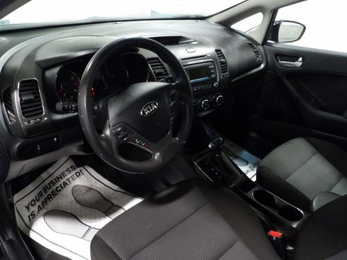 Used 2017 Kia Forte LX image 8