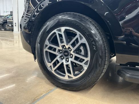 Used 2025 Ford Expedition Active image 10