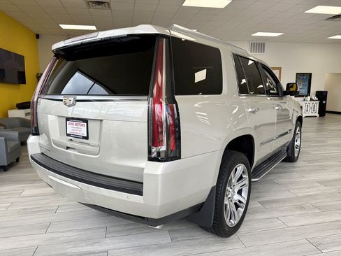 Used 2016 Cadillac Escalade Premium AWD/4WD image 6