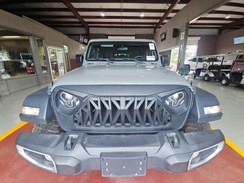 Used 2023 Jeep Gladiator Sport AWD/4WD image 3