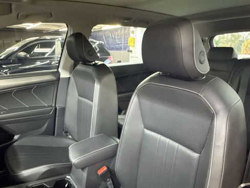 Certified 2024 Volkswagen Tiguan SE w/ Panoramic Sunroof Package FWD image 14