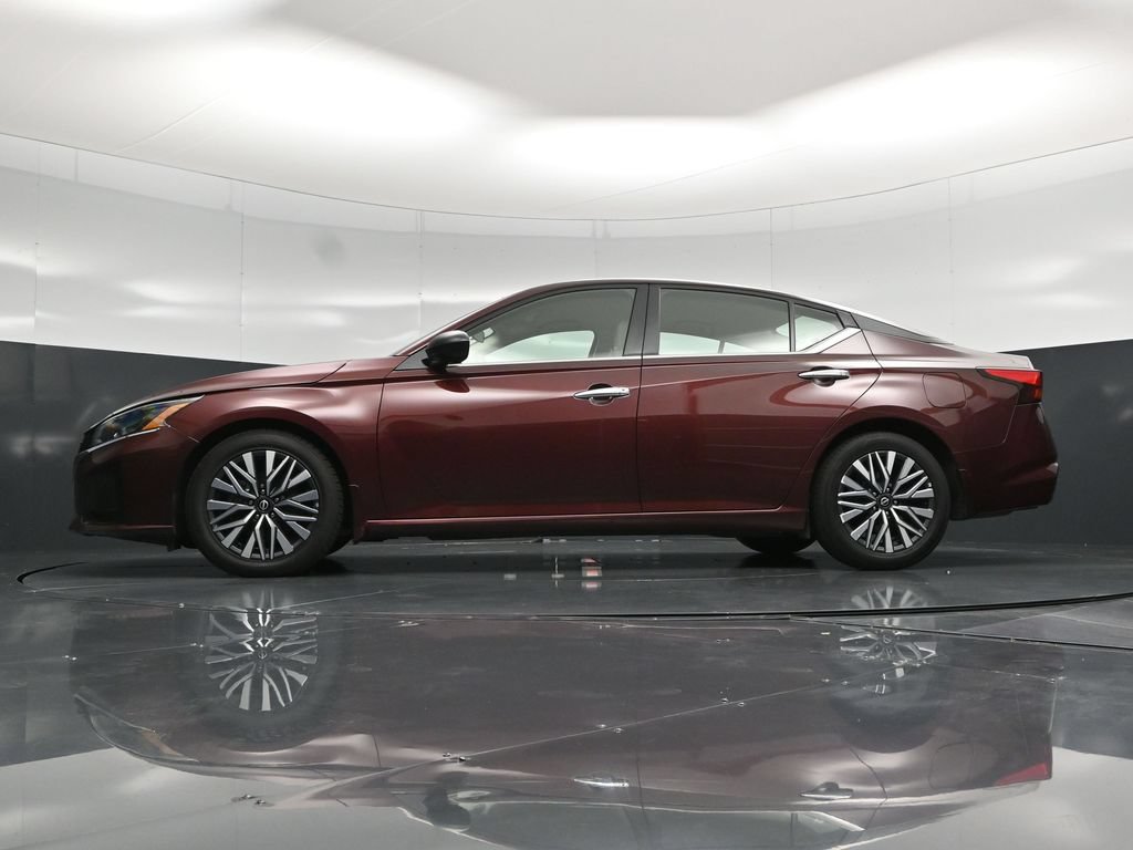 Used 2024 Nissan Altima 2.5 SV FWD image 47
