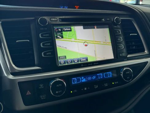 Used 2016 Toyota Highlander XLE AWD/4WD image 31