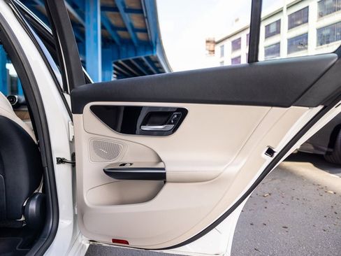 Used 2025 Mercedes-Benz C 300 4MATIC Sedan image 36