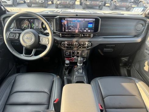 Used 2025 Jeep Wrangler Unlimited Rubicon 4xe w/ Technology Group image 9