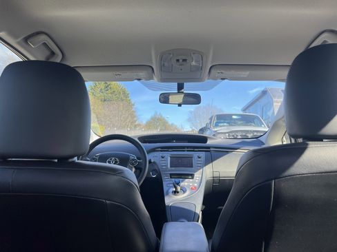 Used 2015 Toyota Prius Four image 15