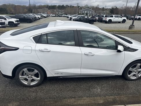 Used 2018 Chevrolet Volt LT w/ LT Driver Confidence Package image 11
