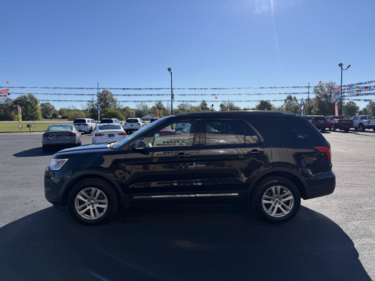 Used 2019 Ford Explorer XLT w/ Equipment Group 201A AWD/4WD image 9