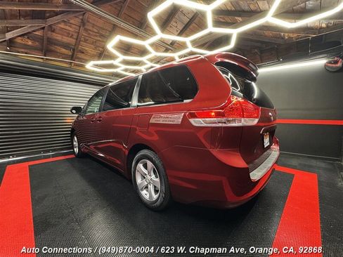 Used 2012 Toyota Sienna LE image 4
