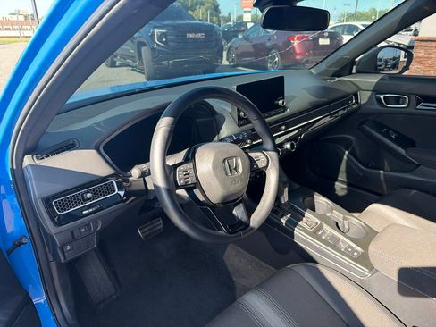 Used 2025 Honda Civic Sport image 4