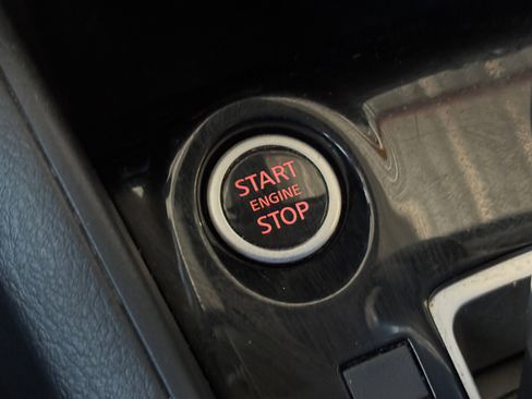 Used 2021 Nissan Versa SV FWD image 13