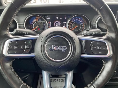 Used 2020 Jeep Wrangler Unlimited Sahara w/ Dual Top Group AWD/4WD image 28