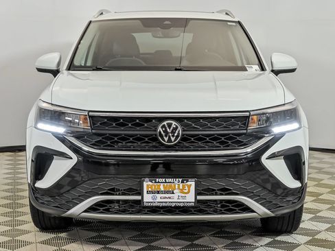 Certified 2023 Volkswagen Taos SE w/ Panoramic Sunroof Package AWD/4WD image 4