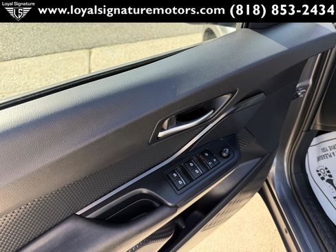 Used 2018 Toyota C-HR XLE image 18