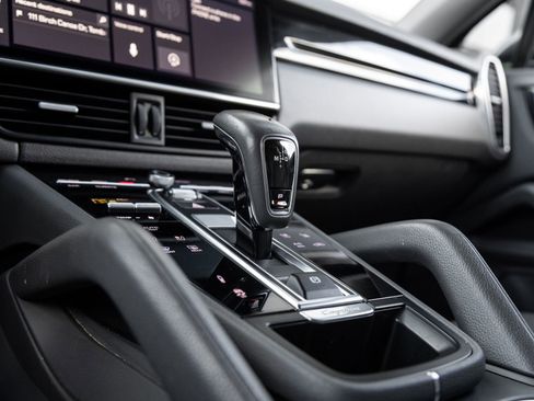 Certified 2021 Porsche Cayenne S image 27