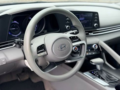 Used 2022 Hyundai Elantra Blue FWD image 7