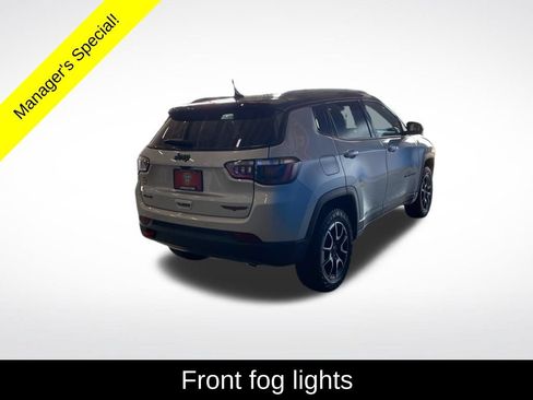Used 2025 Jeep Compass Trailhawk AWD/4WD image 16