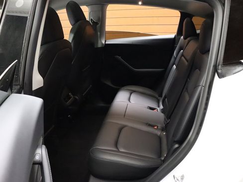 Used 2022 Tesla Model Y Long Range image 29