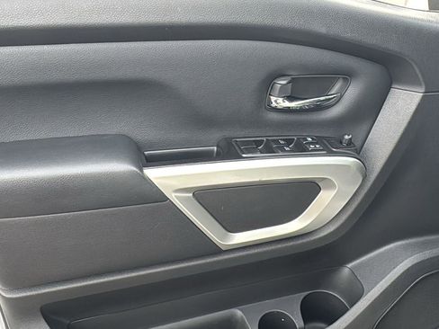 Used 2023 Nissan Titan SV w/ SV Convenience Package image 8