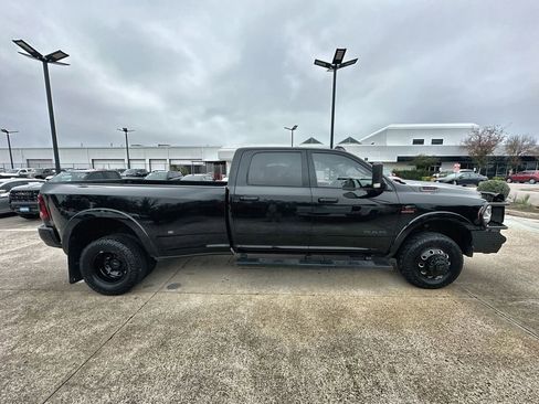 Used 2021 RAM 3500 Laramie w/ Night Edition image 10