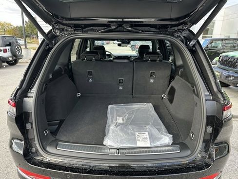 New 2025 Jeep Grand Cherokee Overland image 10