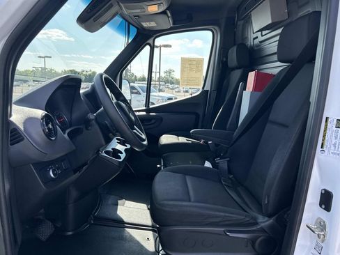 Used 2022 Mercedes-Benz Sprinter 1500 image 25