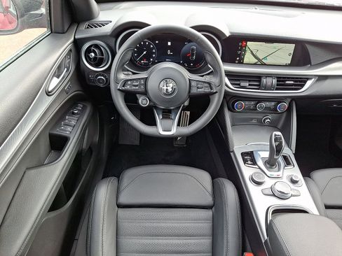 Used 2024 Alfa Romeo Stelvio Veloce image 11
