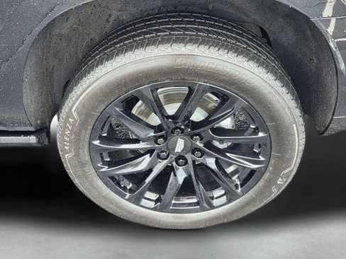 Certified 2025 Cadillac Escalade ESV Premium Luxury AWD/4WD image 12