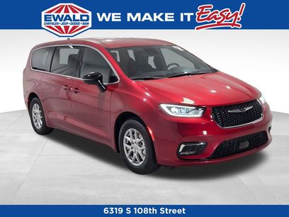 New 2026 Chrysler Pacifica Select