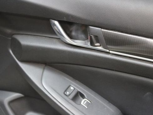 Used 2022 Honda Accord Sport image 9
