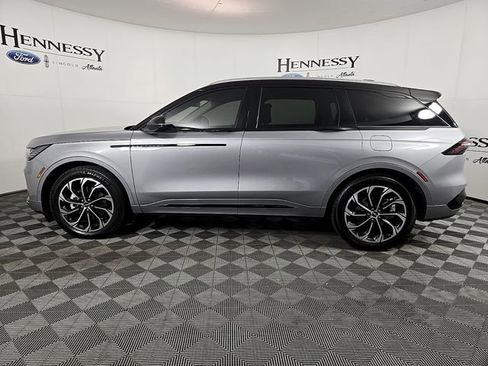 Used 2025 Lincoln Nautilus Reserve AWD/4WD image 8