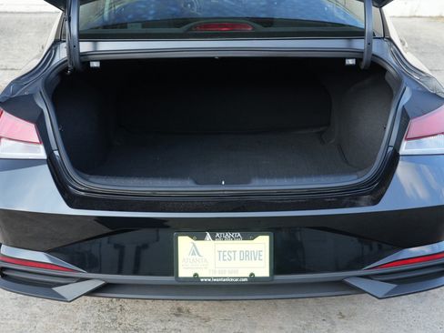 Used 2023 Hyundai Elantra SEL w/ Cargo Package FWD image 9